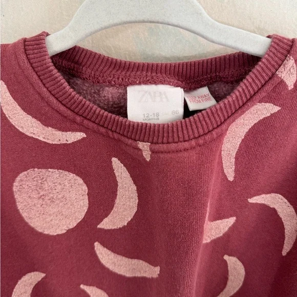 ZARA Maroon Red Moon Print Crewneck Sweatshirt Size 18-24 M - Picture 4 of 5